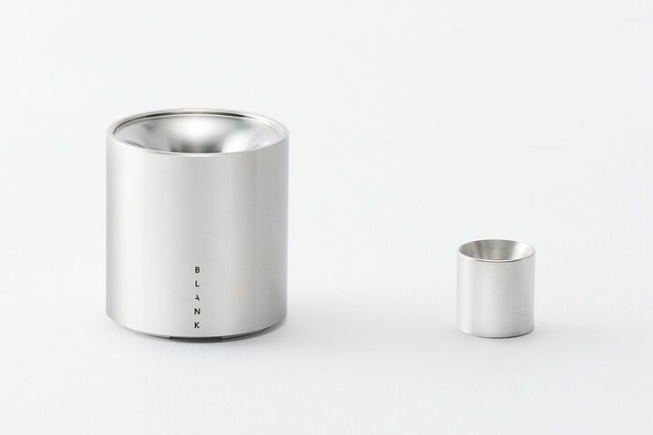 『HANAKUBARI』シルバー［ステンレス］￥3,850【本体：直径約35mm×高さ37・197g、アダプター：直径約15mm×高さ15.2mm・約11g】