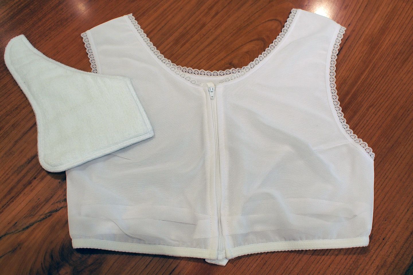 和装ブラジャー¥6,500、補整パッド¥2,000(GINZA 和貴)