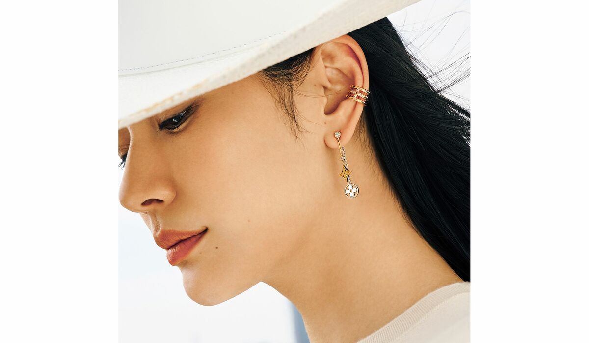 【揺れるチャームで耳元を華やかに♪】Louis Vuitton ピアス 清涼なモード感を耳元に添える「ルイ・ヴィトン」のピアス