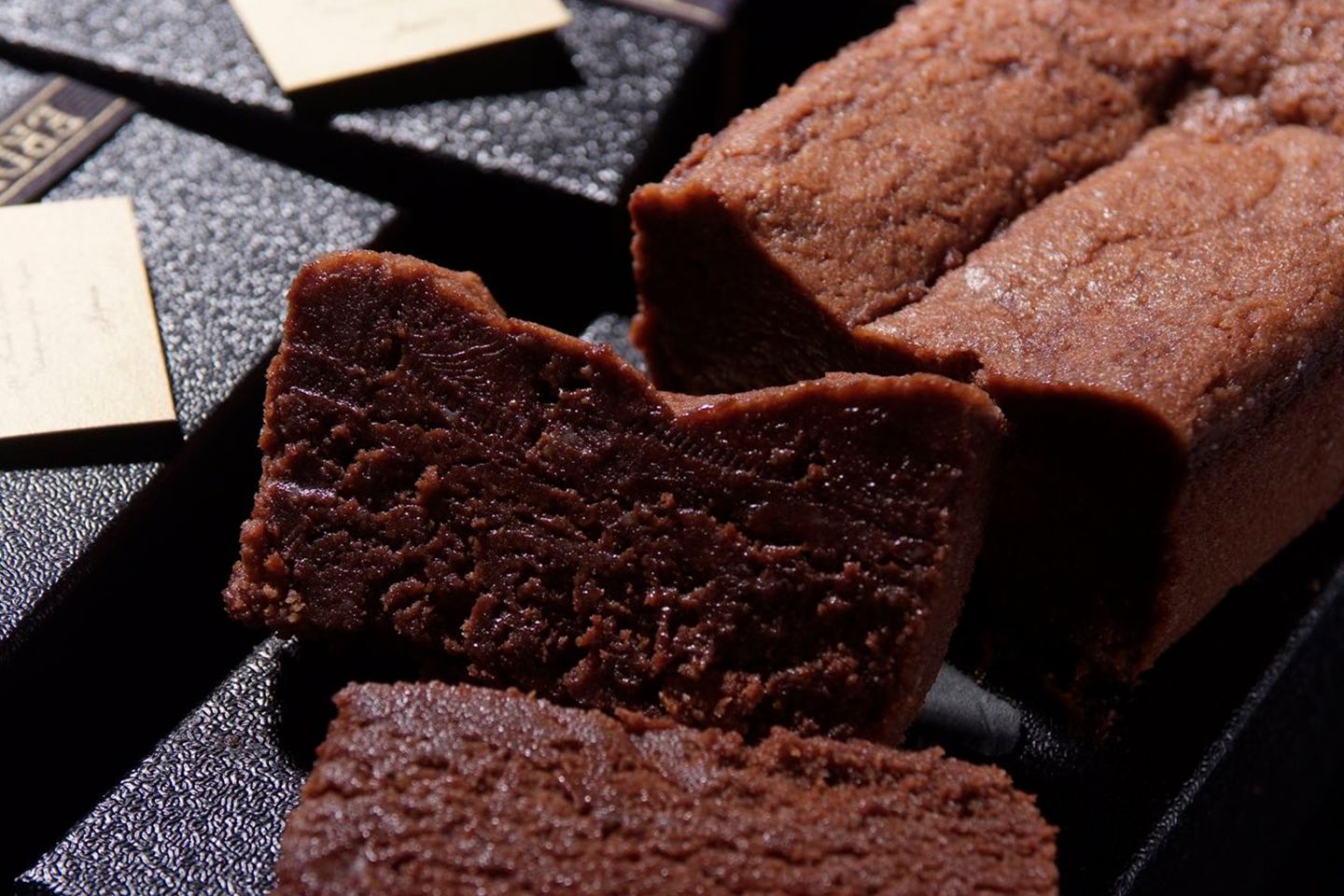 【3】「エルトベーレ」のプレミアムチョコレートケーキ