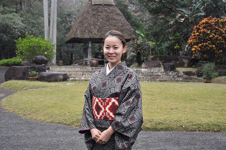 奄美大島紬を実際に着ることも!