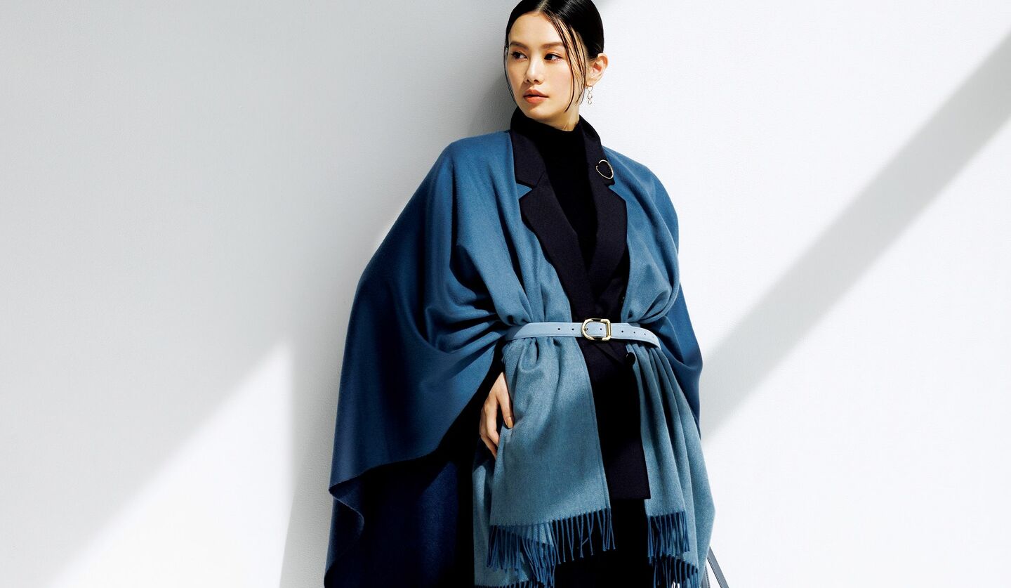 theory luxeのジャケットを着用したモデル