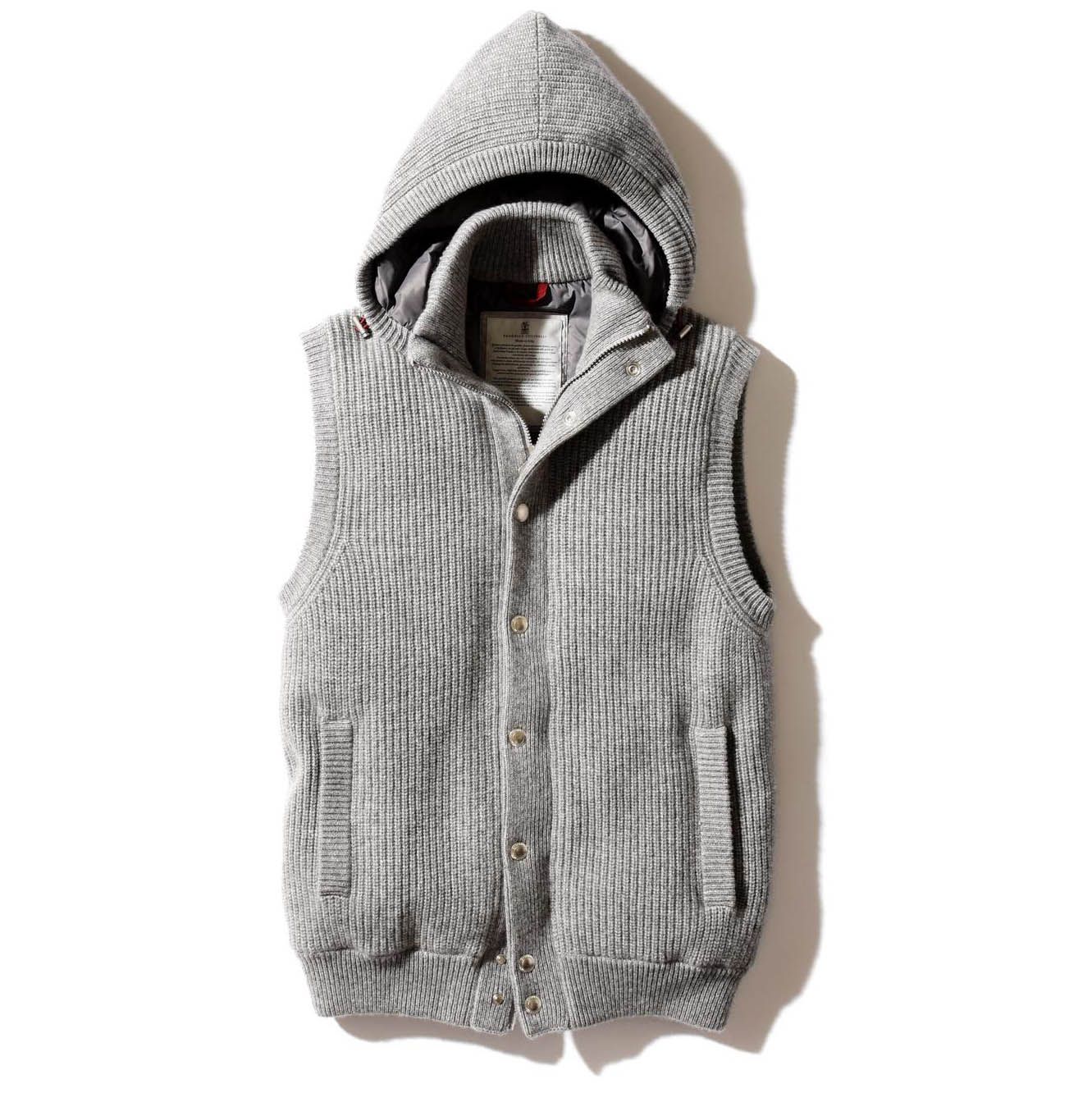 ダウンベスト¥398,000(ブルネロ クチネリ ジャパン)