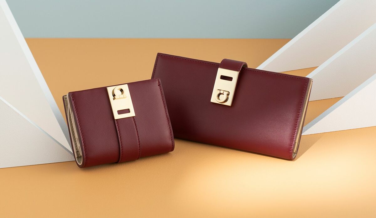 ほぼ未使用⭐︎フェラガモ長財布⭐︎ Salvatore Ferragamo フェラガモ FERRAGAMO 財布 二つ折り財布