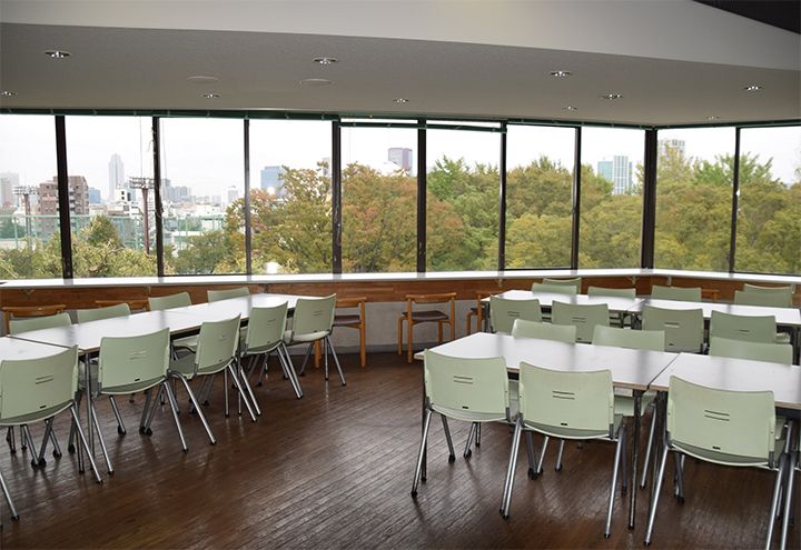 カフェテリア「有栖川食堂」(写真は「東京都立中央図書館」ウェブサイトより転載)