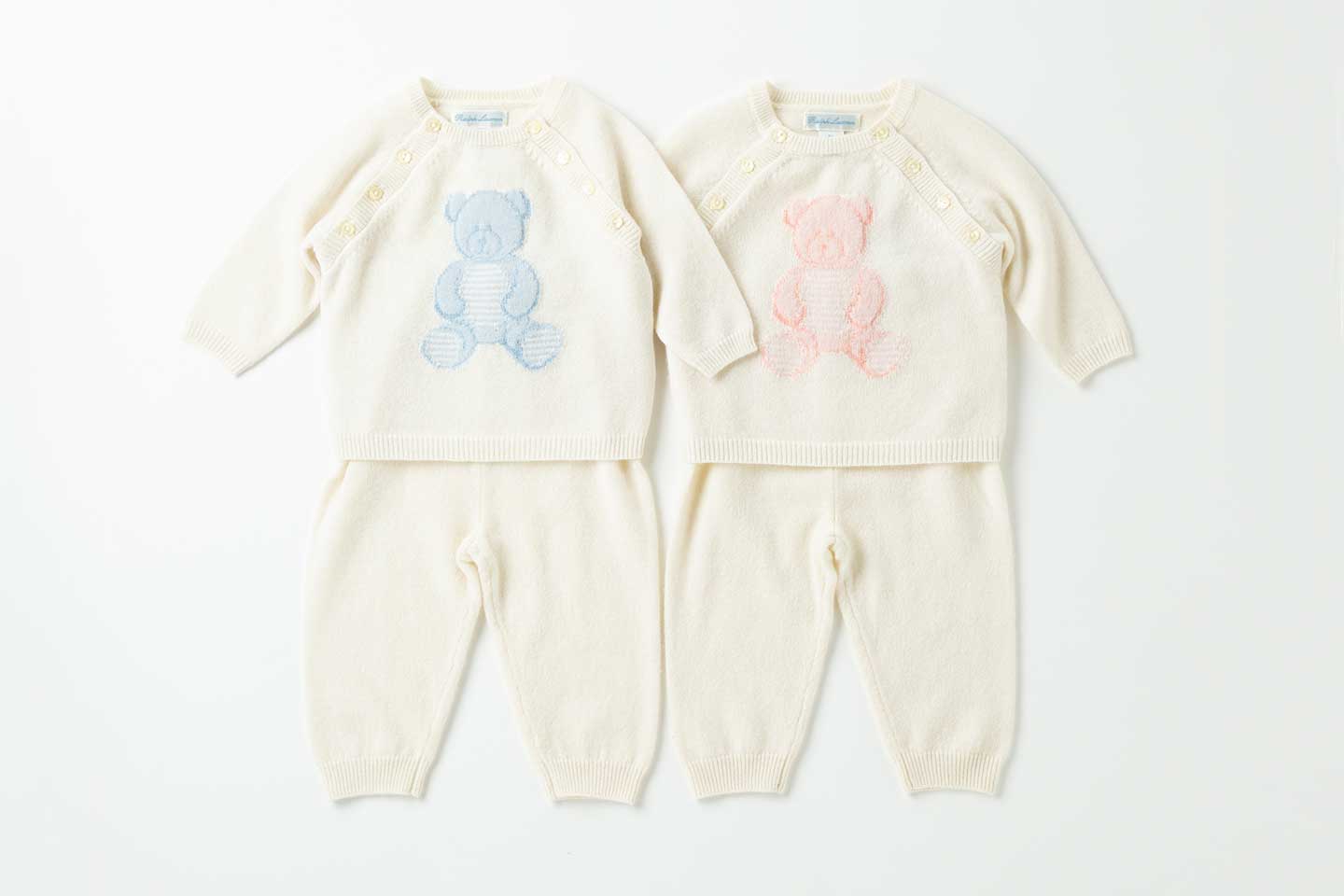着回しもしやすいやわらかなニット製セットアップ。ニットセットアップ各¥42,900