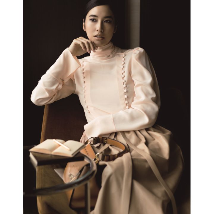ブラウス・スカート・バッグ(ジバンシィ表参道店) 撮影/浅井佳代子 BY:『Precious5月号』小学館、2020年