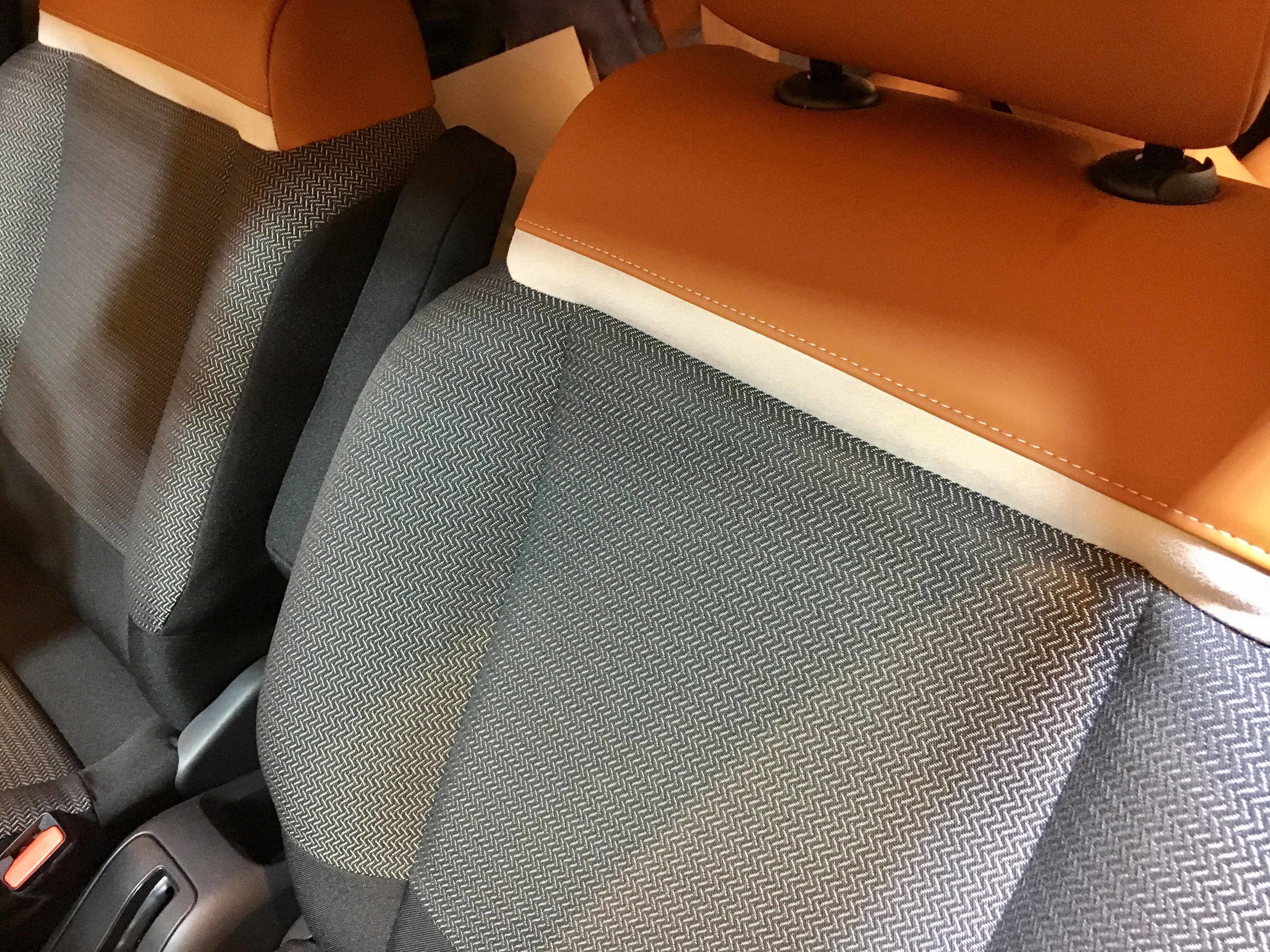 シートのデザインも洗練されている。体を包み込む快適な座り心地は、フランス車の伝統であるしなやかな乗り心地と合わせて、ドライバーの心を解きほぐしてくれるだろう。