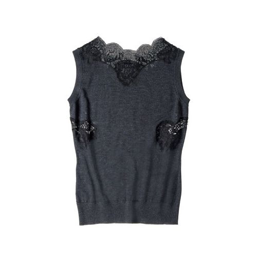 ノースリーブニット￥125,000（ドルチェ＆ガッバーナ ジャパン）　[Precious2018年10月号255ページ] 