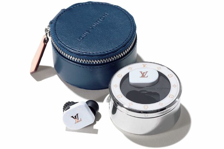 イヤホン「ルイ・ヴィトン ホライゾン ホワイト モノグラム イヤホン」￥120,000（ルイ・ヴィトン）　[Precious2019年6月号97ページ]