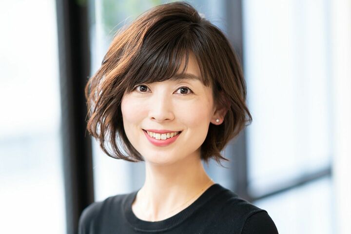 小顔効果を狙って、左右非対称になるようにカット。