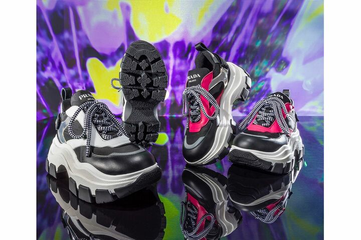 スニーカー【ヒール7.5cm】各¥109,000(税抜・予定価格) ※ピンクは日本限定色
