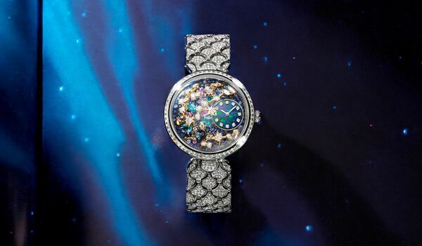 【ブルガリ】新たなハイエンドコレクション『エクレティカ』から、壮麗な星空を映し出す究極のジュエリーウォッチが誕生!