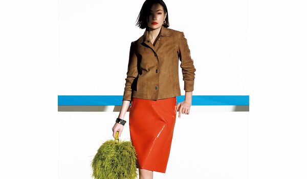 フレッシュな３色を重ねた「フェラガモ」の新たなトリコロールスタイル｜思いがけない色が響き合う美しき化学反応