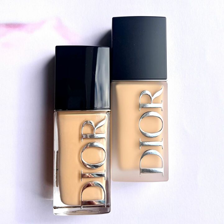 左／パルファン・クリスチャン・ディオール ディオール フォーエバー フルイド スキン グロウ SPF50・PA+++ 全11色 ￥8,030　右／パルファン・クリスチャン・ディオール ディオール フォーエバー フルイド スキン ウェア SPF25・PA+++ 全11色 ￥8,030