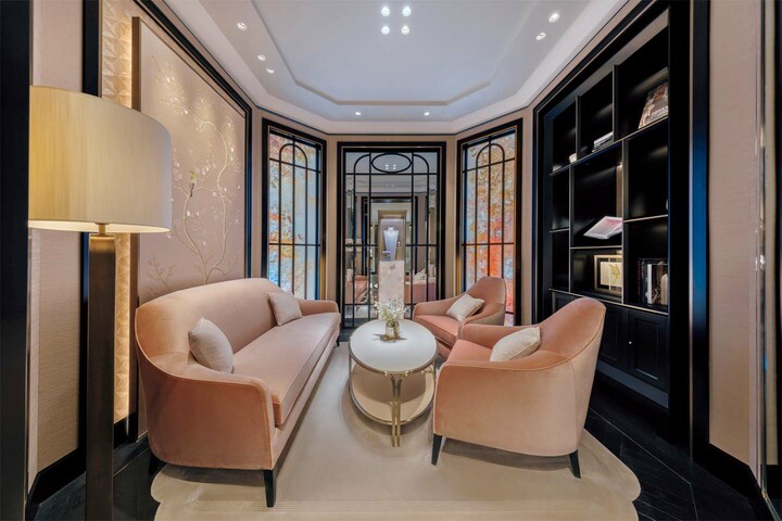 「ヴァン クリーフ＆アーペル 銀座１丁目店」の店内