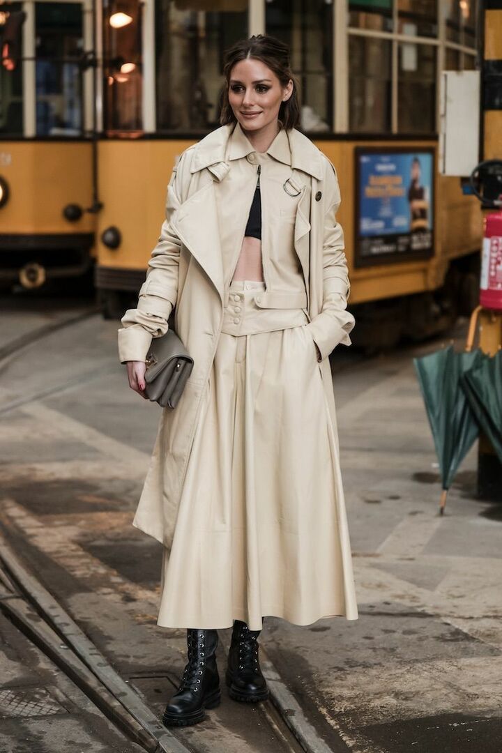 ジップアップによって生まれた三角ラインが、シャープさをきわ立てます。