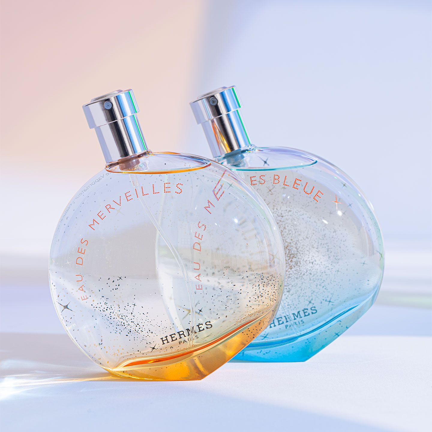 エルメス 手前/オー デ メルヴェイユ オードトワレ ナチュラルスプレー 50ml ¥13,700 奥/オーデ メルヴェイユ ブルー オードトワレ ナチュラルスプレー 50ml ¥13,000
