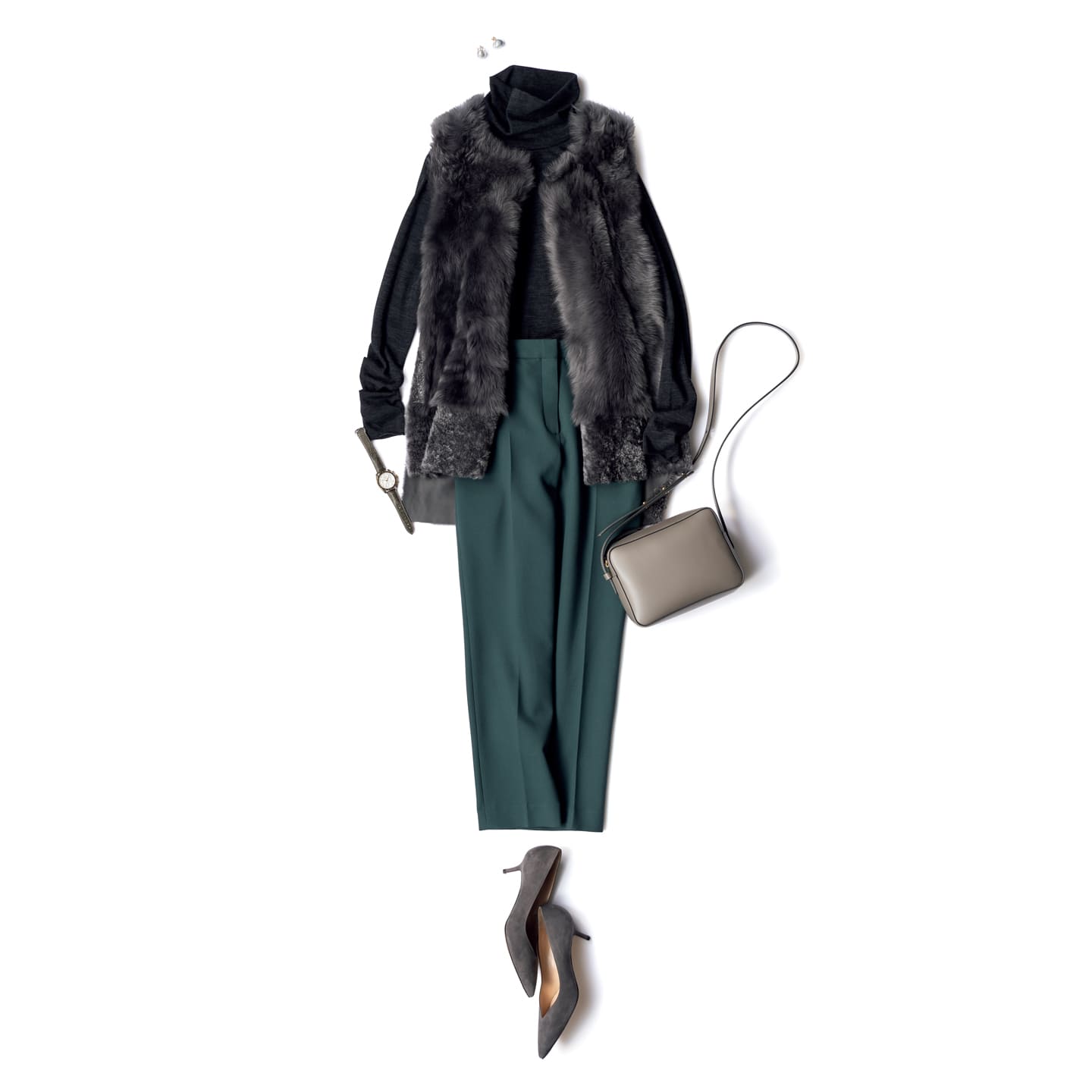 カール ドノヒューのジレ¥170,000・アール ジュビリーのカットソー¥14,000(showroom SESSION)、パンツ¥22,000(Theory)、ピアス¥580,000(ボン マジック)、時計¥700,000(オメガ)、バッグ¥53,000(TOMORROWLAND〈RENZLAUER〉)、靴¥79,000(ジャンヴィト ロッシ ジャパン)