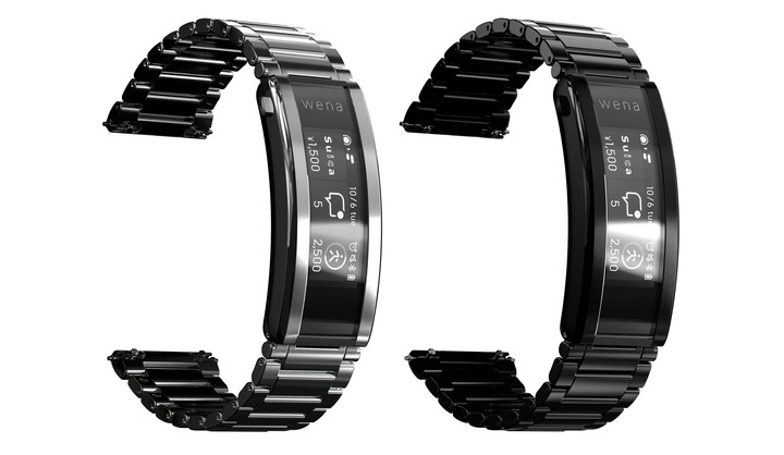 「SUS316L」を使ったSS製のメタルバンド。ディスプレイガラスと幅を合わせてラインが連続的につながる3連デザイン。バンドのコマには、ヘアラインが施され高級感を醸し出している。「Premium Black」モデルには表面にIP処理を施し、強度を高めている。左／wena3 metal Silver［WNW-B21A/S］オープン価格（市場推定価格￥33,000前後） 右／wena 3 metal Premium Black［WNW-B21A/B］オープン価格（市場推定価格￥35,000前後）