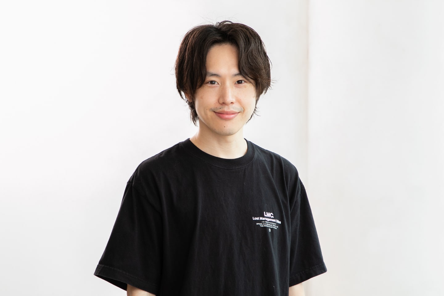 ZACC raffine スタイリスト・賀山博之さん。「飼っている猫に癒される毎日。家に帰るのが楽しみです」。Instagramアカウント@zacc.kayama