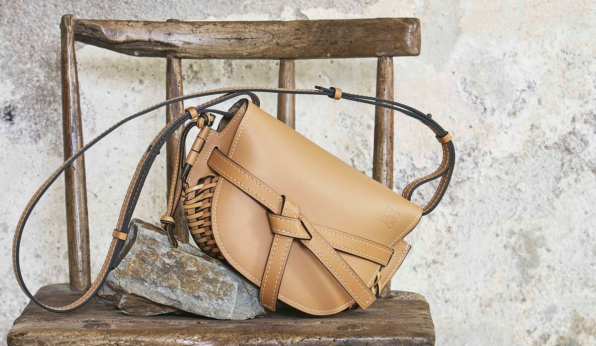 【sk】値下げしました‼︎ 【LOEWE ロエベ】　合成皮革 バッグ ロエベから「レザーを編み込んだスペシャルバッグ」が登場