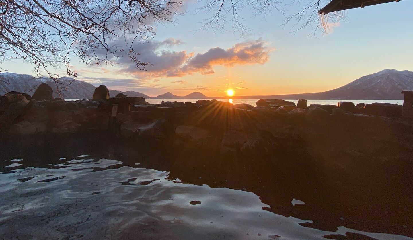 丸駒温泉旅館の天然野湯