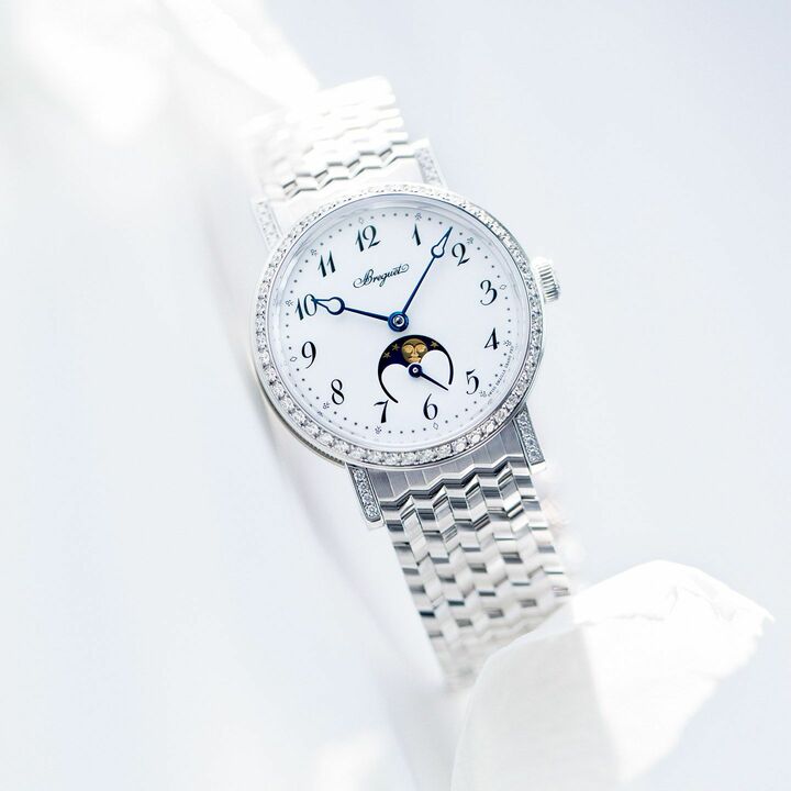 時計「クラシック ムーンフェイズ レディ9088」￥5,550,000 自動巻き【ケース径：30mm】［ケース：ホワイトゴールド×ダイヤモンド、ブレスレット：ホワイトゴールド］（ブレゲ ブティック銀座）