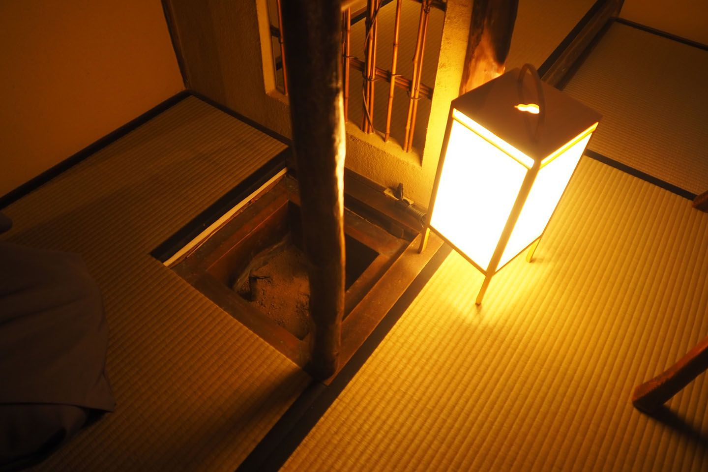 蓋をあけるとかつて使われていた炉が。今後活用してくことも考えているそうです。