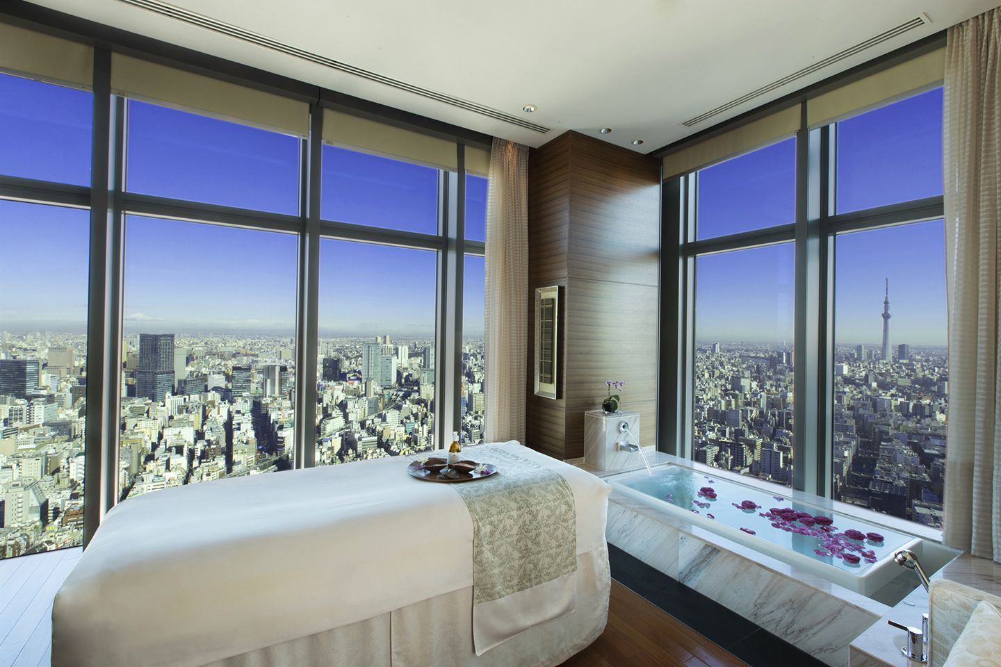 東京の絶景を眺めながらのスパは最高の癒しに!