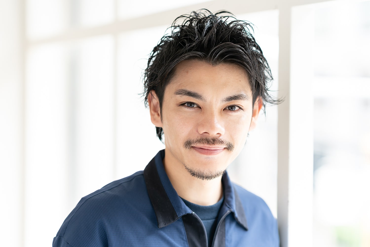 apish AOYAMA副店長・黒山慶司さん。自宅に帰るとウサギのラビ蔵が待っているとか。「ベタベタしない、ちょうどいい距離感がいいですね」