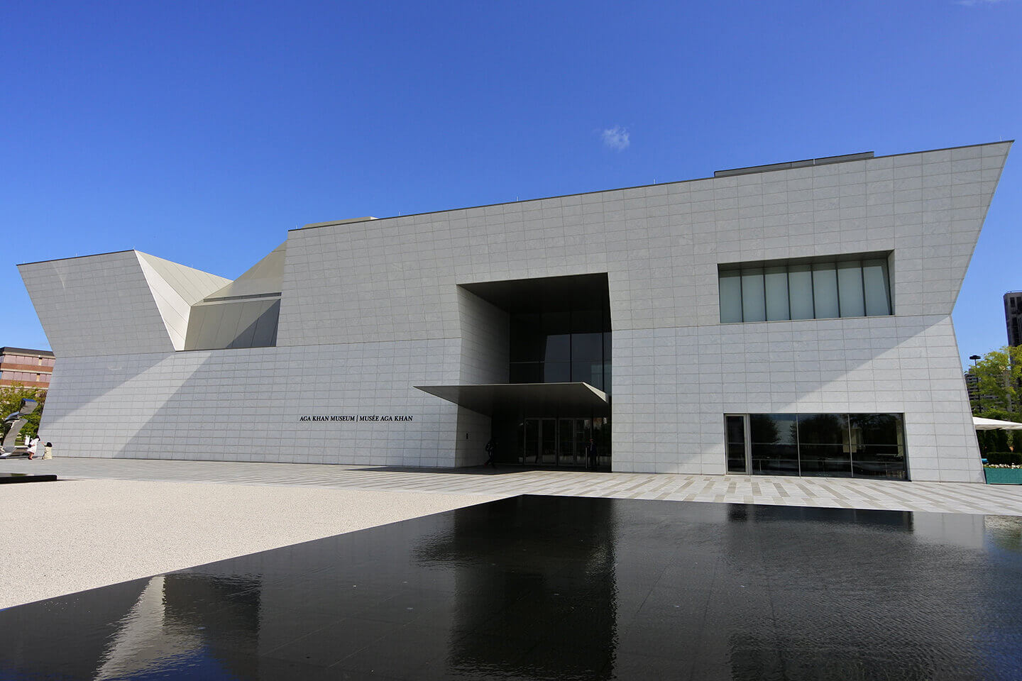 シャープなラインが美しい槇 文彦の建築