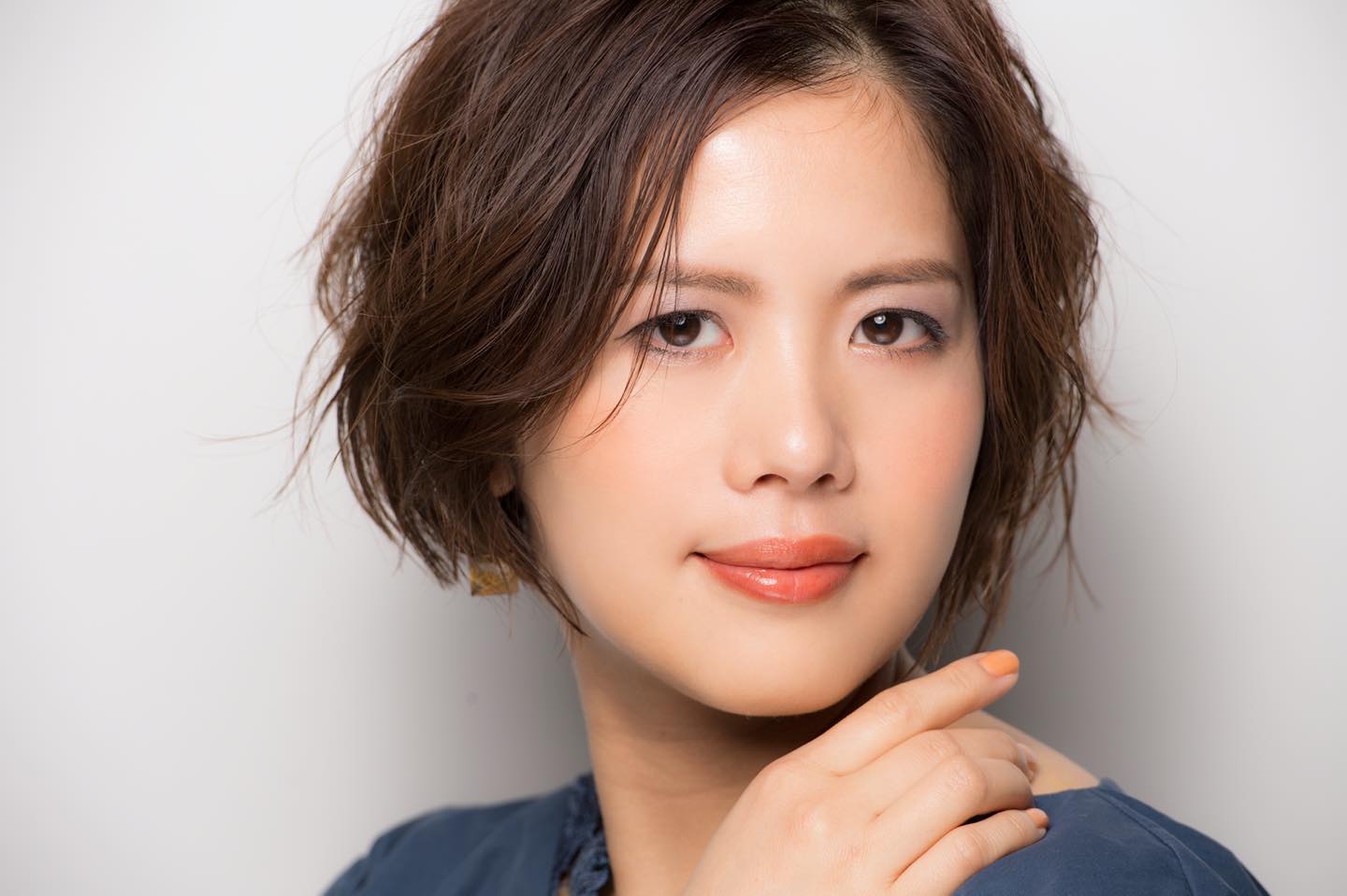 肝斑を自然にカバーされ、肌色が均一になったことでグッと洗練された印象に。
