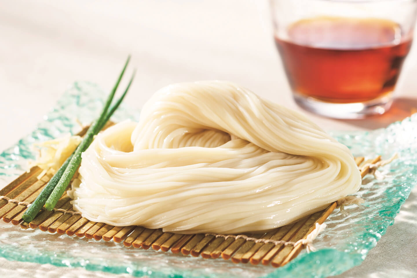 稲庭うどん(極細麺)70g×8 ¥3,240(税込)※限定2,000点/取扱店舗:三越各店ギフトセンター、各店食品ギフト売場、三越オンラインストア
