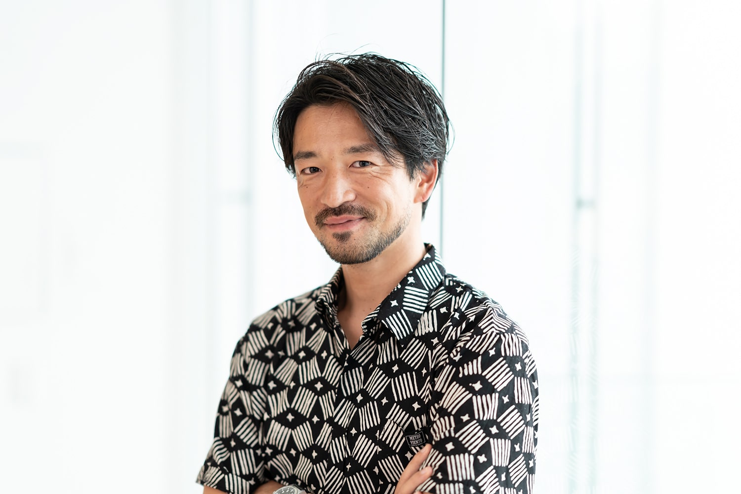 BEAUTRIUM Aoyama St.のスタイリスト・山本修史さん。「趣味はサーフィン。10数年間、ほぼ毎週海に行っています」