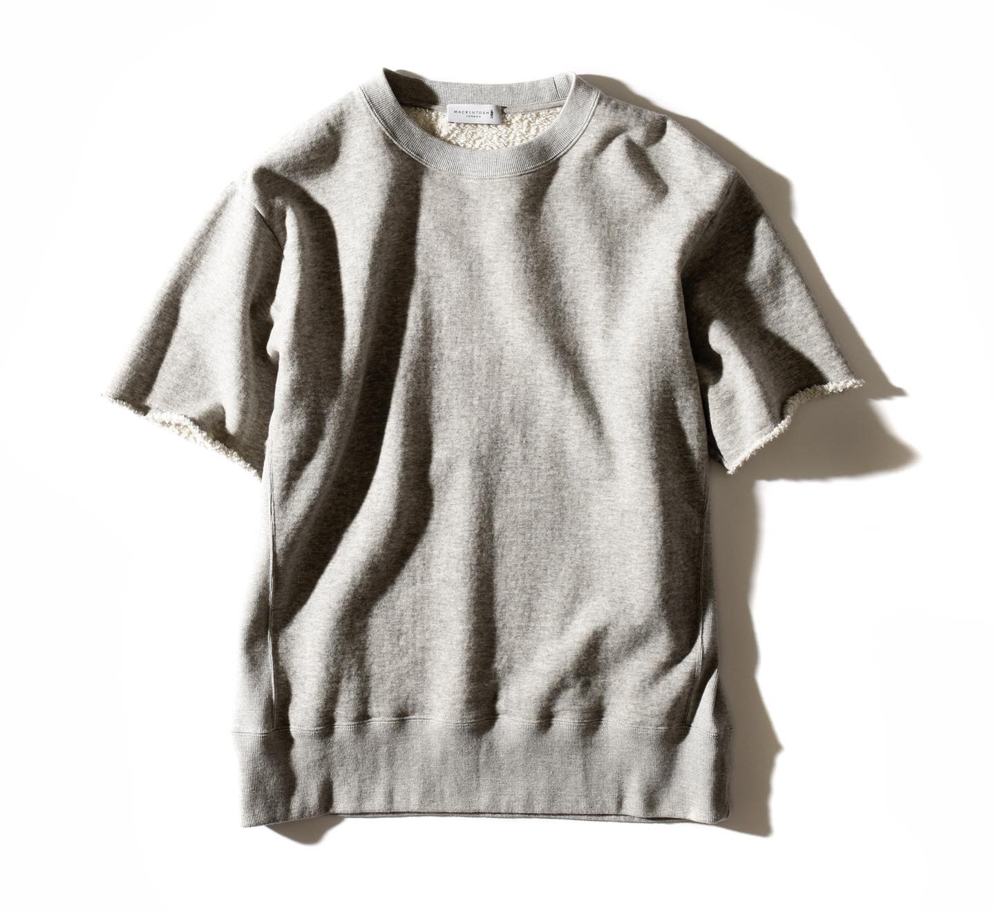 Tシャツ¥17,600(SANYO SHOKAI カスタマーサポート〈マッキントッシュ ロンドン〉)