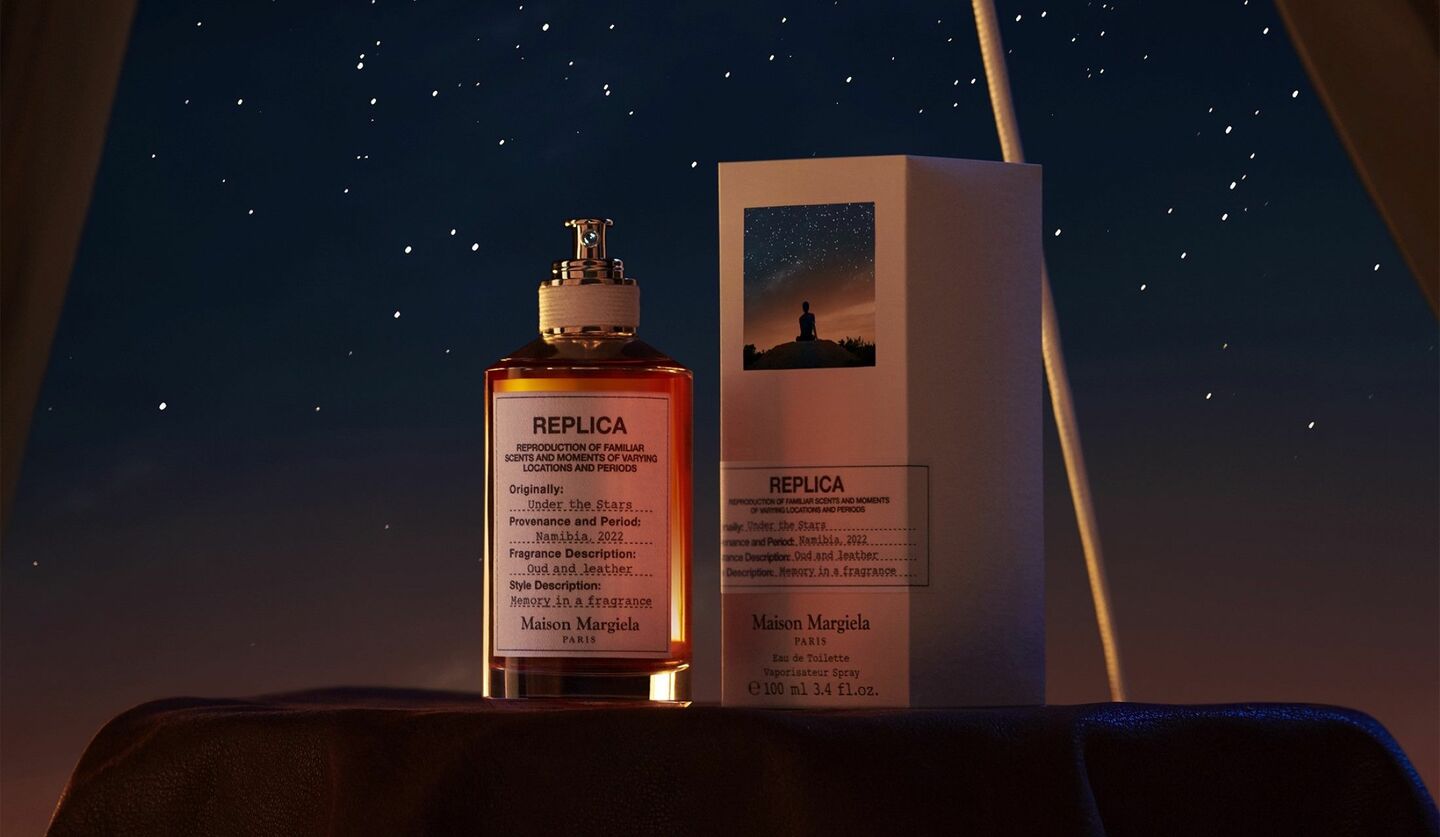 メゾン マルジェラ 「レプリカ」 フレグランスのボトルと箱　夜空が背景のパッケージ