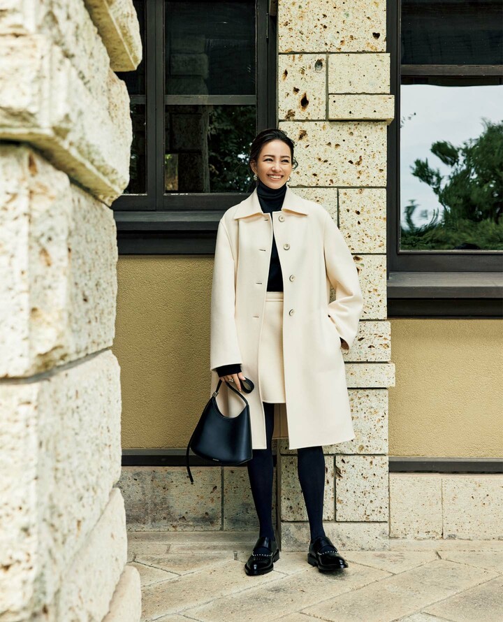 「ジル サンダー」のウエアを着用したモデルのRINAさん