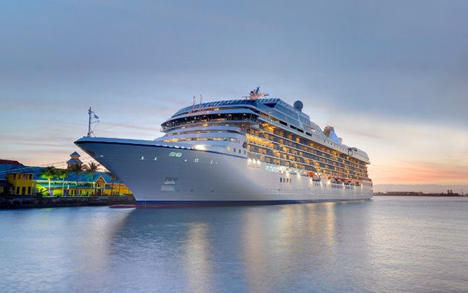 Oceania Cruisesのクルーズ船外観