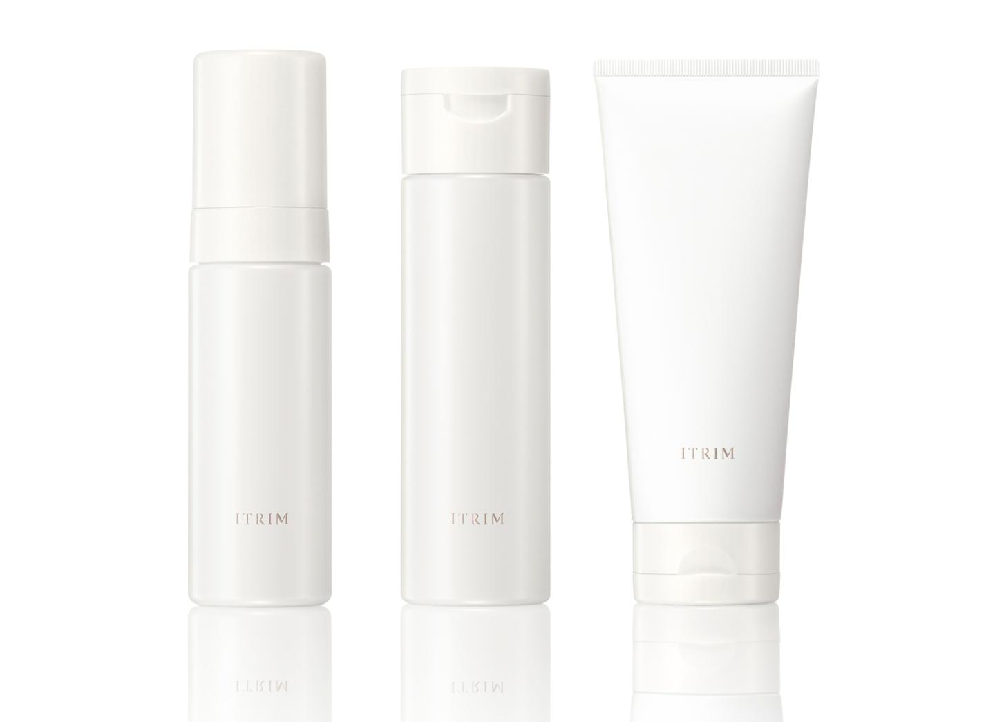 左から/ITRIM エレメンタリー スキャルプ&ヘアクレンザー 150ml ¥8,000、ITRIM エレメンタリー シャンプー 250ml ¥10,000、ITRIM エレメンタリー ヘアコンディショナー 200g ¥8,000