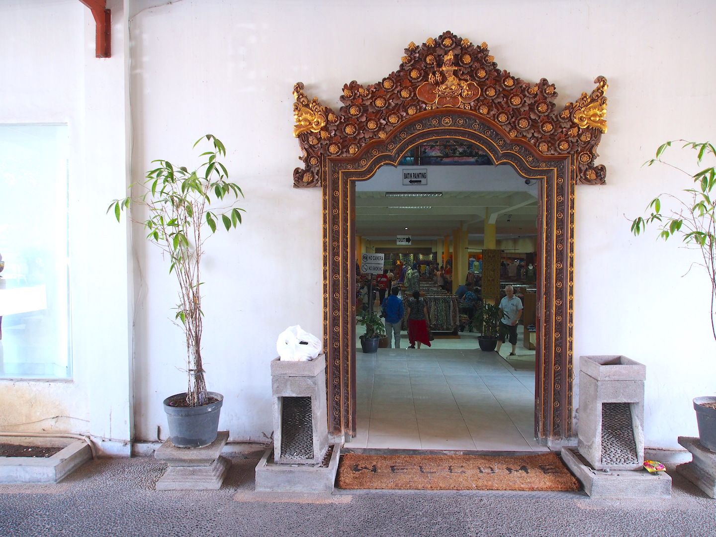 「Sari Amerta Batik Collection」の外観
