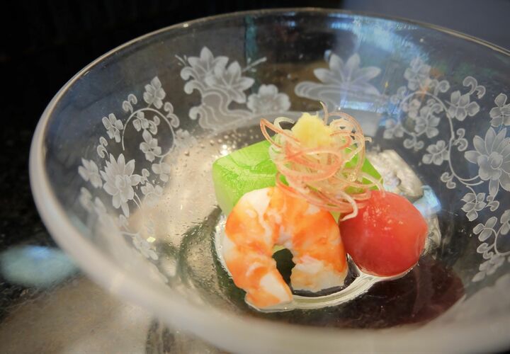 この季節のコースでは、涼し気な小鉢なども楽しめる