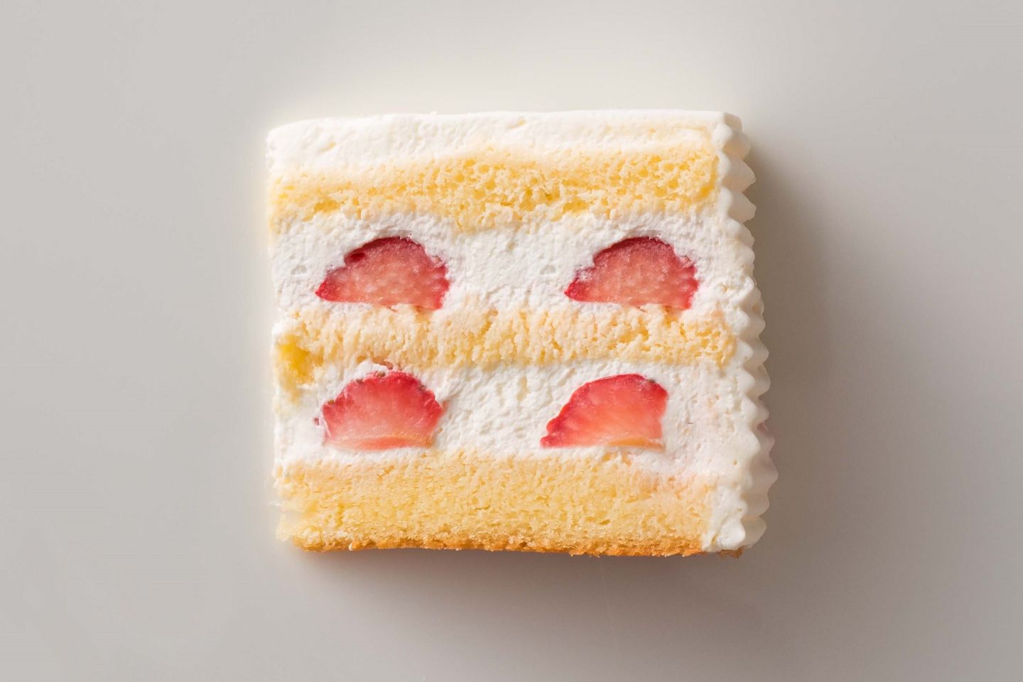 シンプルないちごと生クリームのケーキ「ガトー ド ノエル 2019」