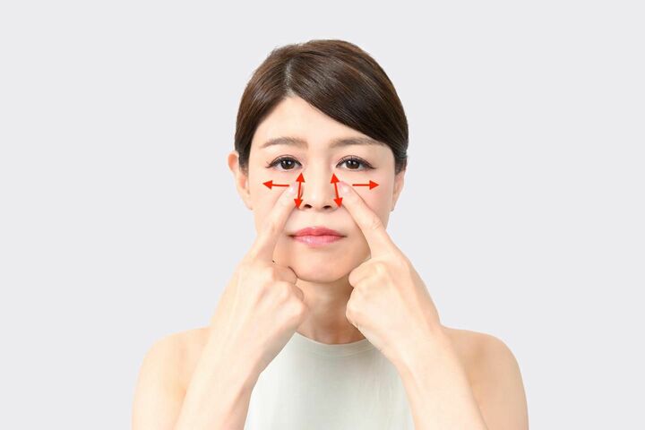 小鼻の横に指を置き圧をかけながら上下に揺らす