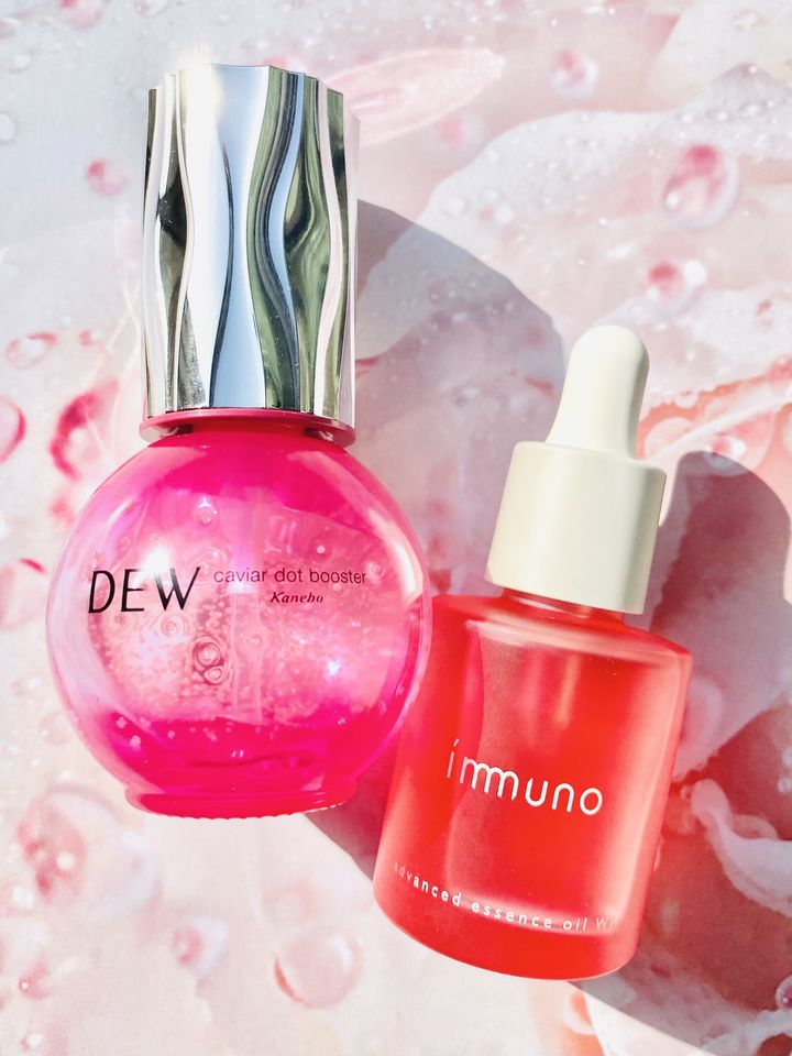 （左から）カネボウ化粧品 DEW キャビアドットブースター 40ml ¥4,000(編集部調べ)、イミュノ アドバンスド エッセンス オイル WH ［医薬部外品］ 30ml ¥6,500