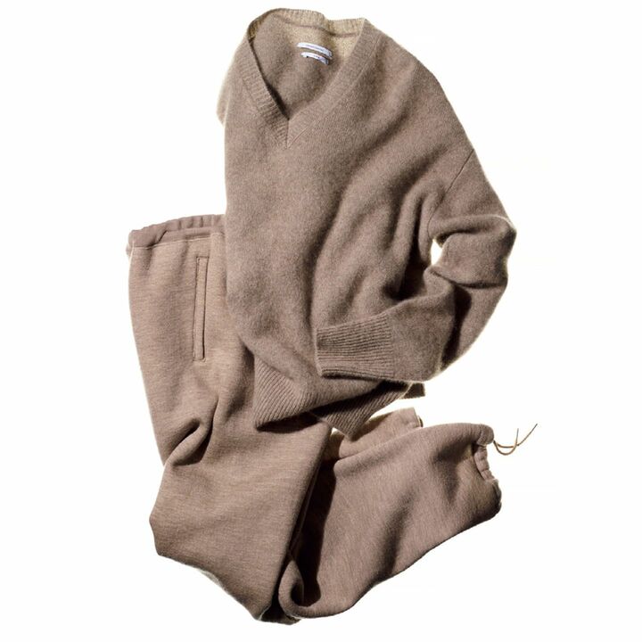 ニット￥45,000・パンツ￥58,000（アンデコレイテッド）　[Precious2018年11月号99ページ]