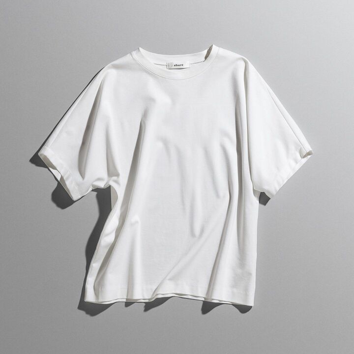 白Tシャツ￥9,000／サイズ展開：38（オリジナルサイズ）［コットン100％］（ebure）　［Precious2019年8月号150ページ］