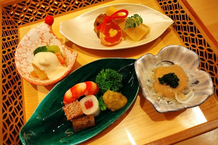 ホテル_4,レストラン_2,酒_2,器_1,食器_1,シャンパン_1