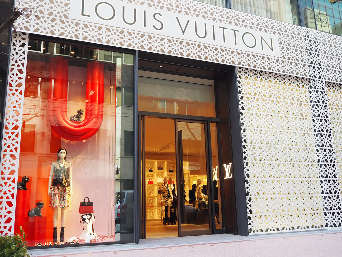 ルイ・ヴィトン 銀座並木通り店入り口