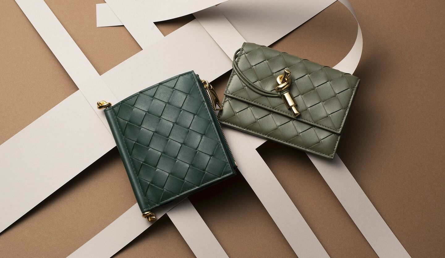 ボッテガ・ヴェネタのカードホルダー『アンディアーモ ファスナーカードケース』、二つ折り財布『ソルスティス スモール 二つ折りウォレット』